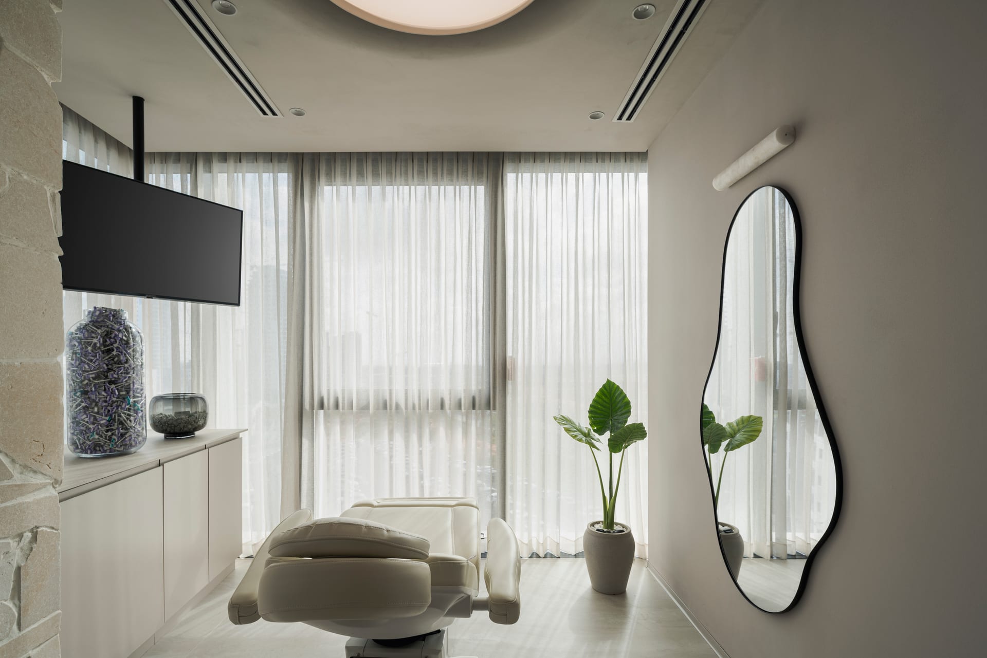 Aesthetic & Dental Clinic — 4