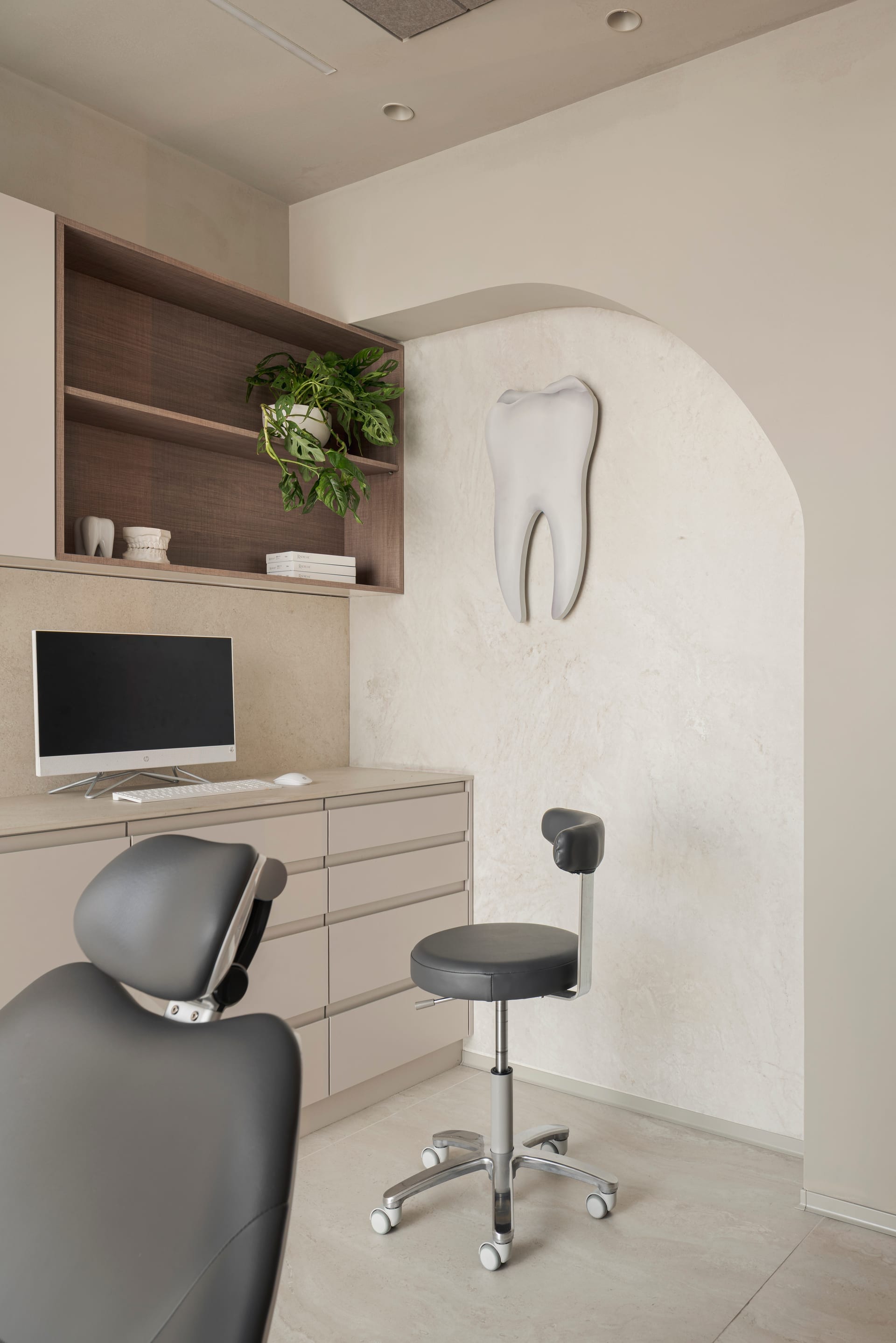 Aesthetic & Dental Clinic — 12