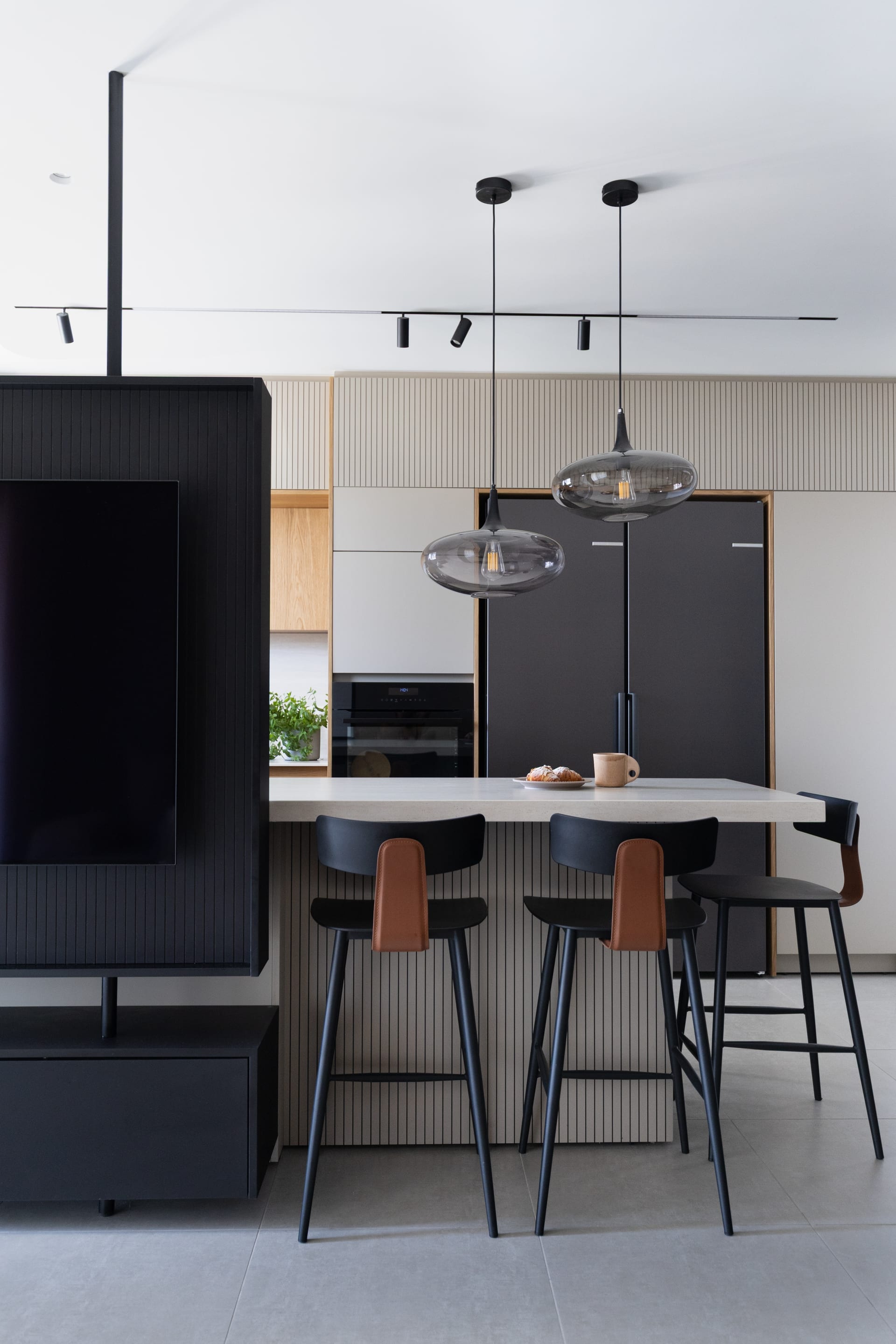 APT. 22 — 14