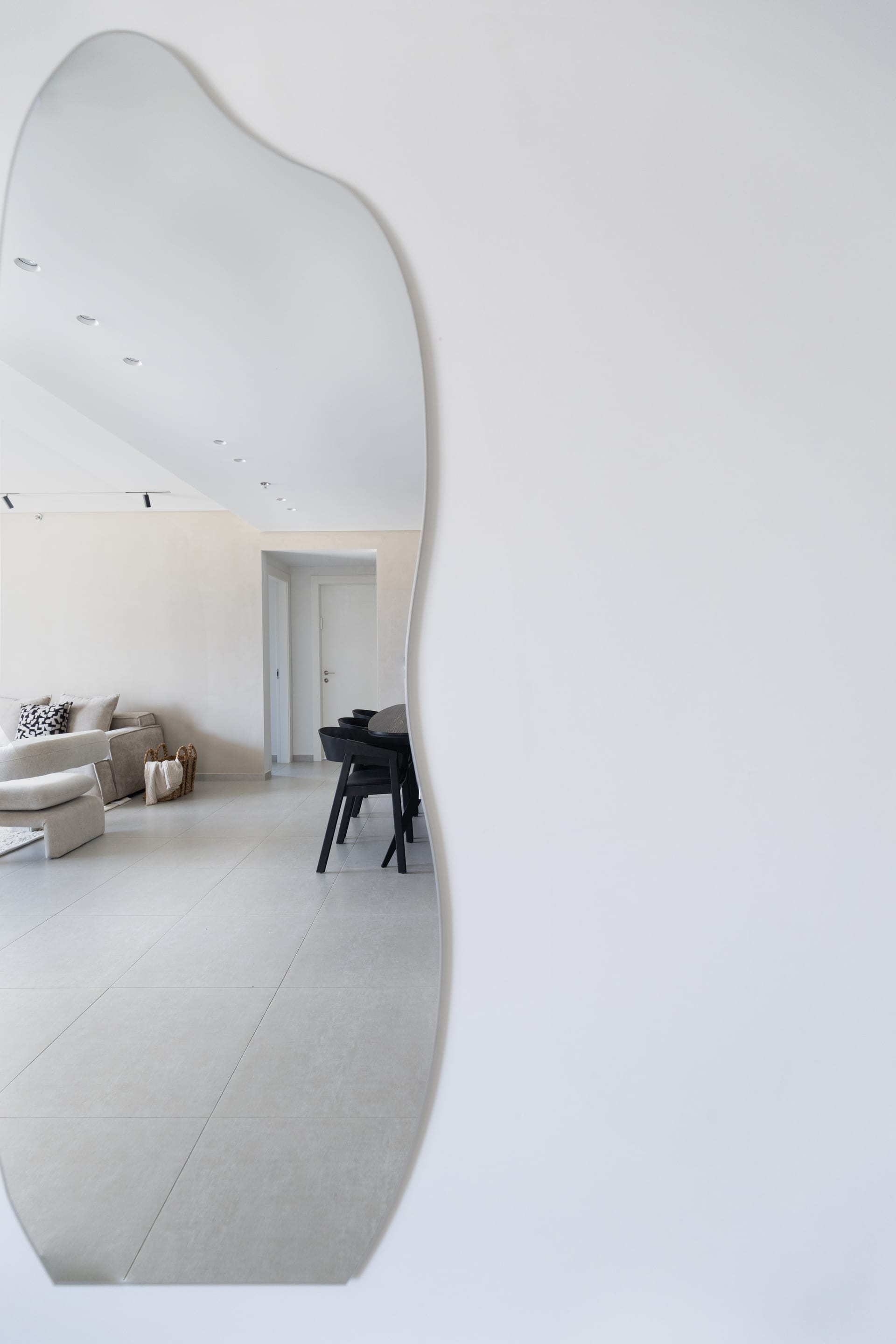 APT. 22 — 18