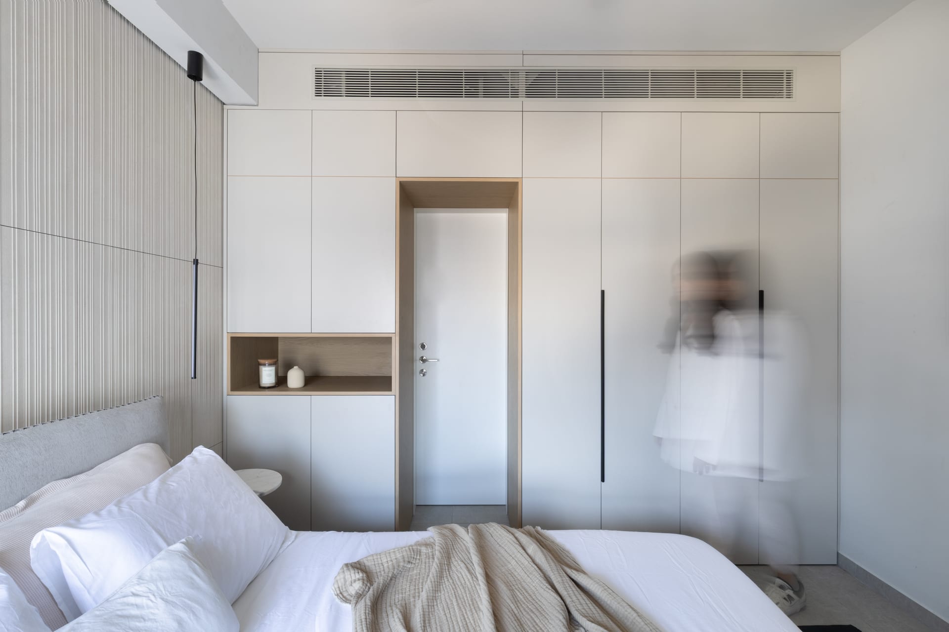 APT. 22 — 23